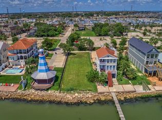 711 5th St, Kemah, TX 77565