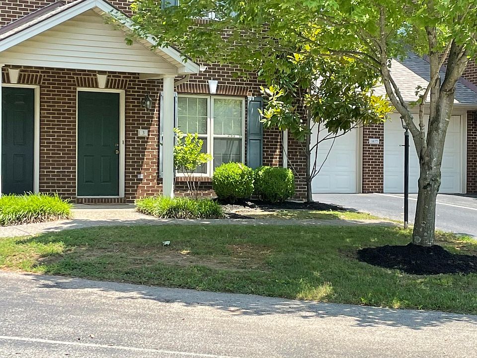 Townhouse with single car garage
