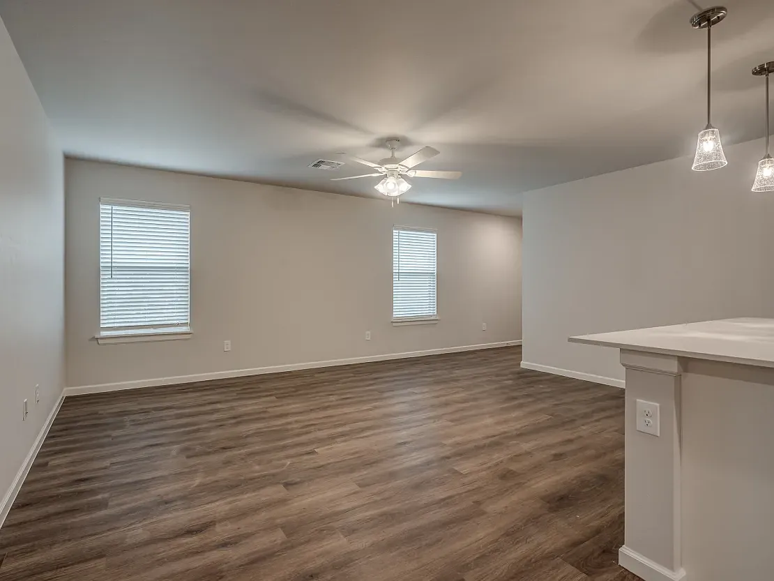 3 bed, 1368 sqft, $1,807 — Photo 2