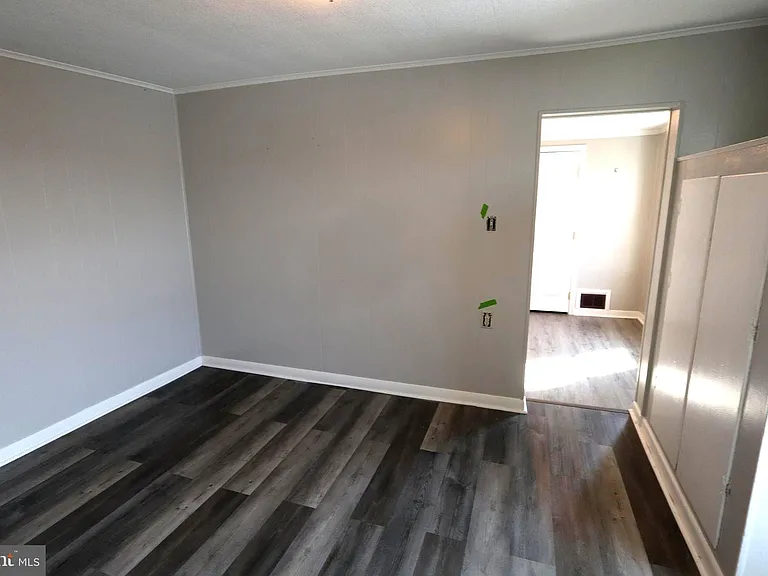 323 W North St — Photo 13