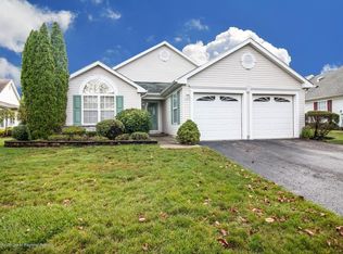 21 Skylark Ln, Lakewood, NJ 08701