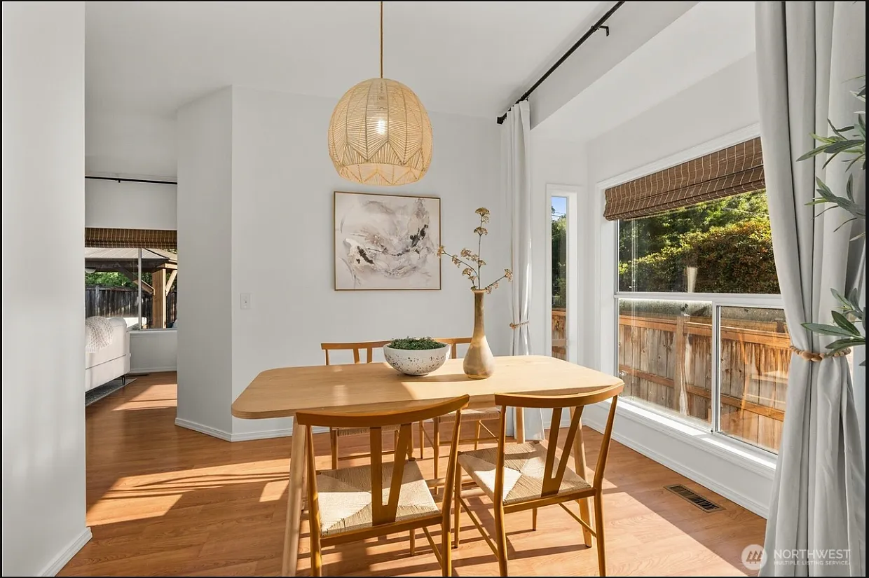 4 bed, 2.5 bath, 1900 sqft, $3,500 — Photo 3