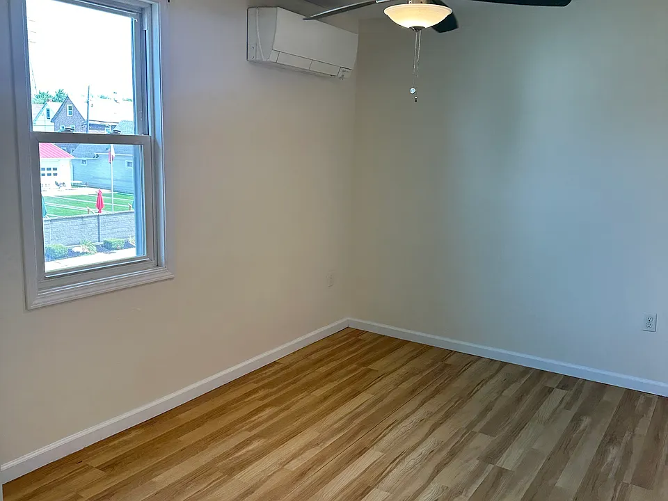 171 Schiller St #201