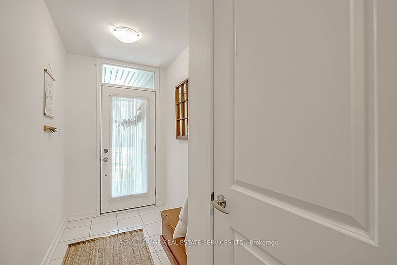 Oakville Townhouse for rent - 3 Bedrooms — photo 2