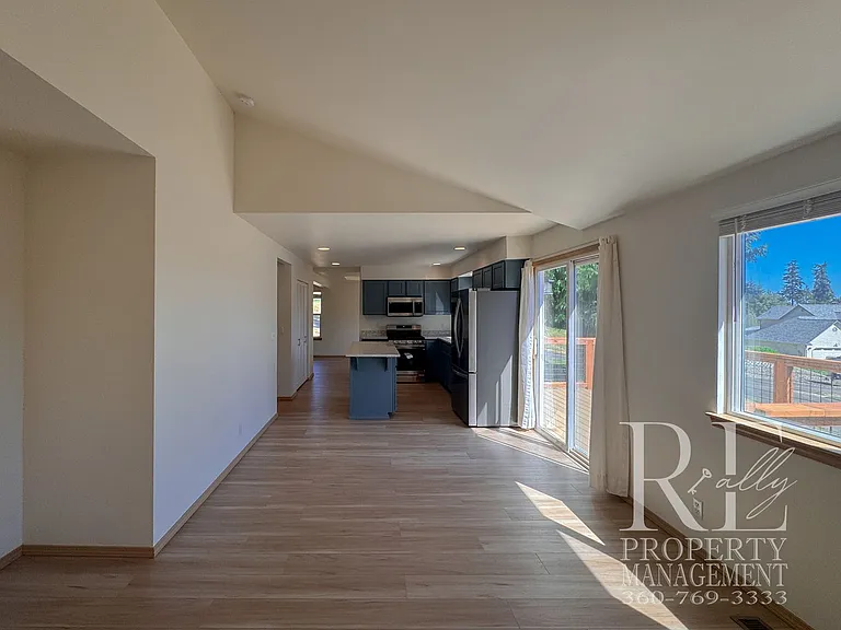 7250 Valley Wood Pl NE — Photo 10