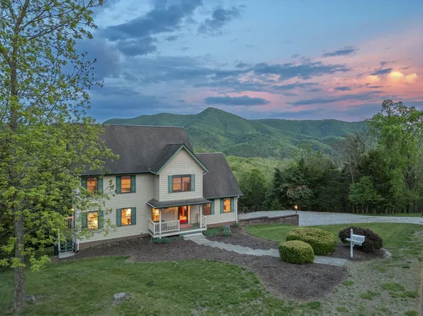 1850 Mountainside Dr, Blacksburg, VA 24060