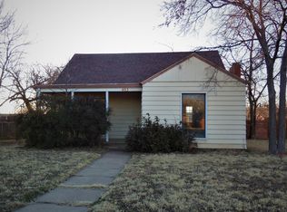 403 S Main St, Shamrock, TX 79079