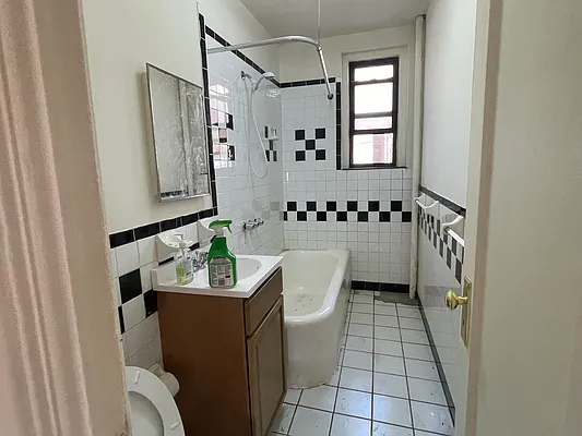 Rented by Olympic CIty Real Estate | media 5