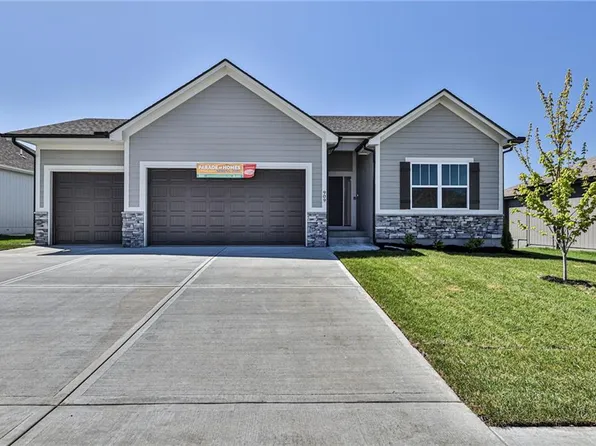 909 NW Hickorywood Dr, Grain Valley, MO 64029