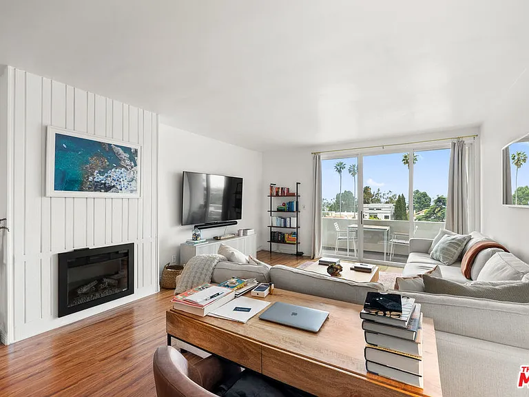 900 Euclid St #403 — Photo 2