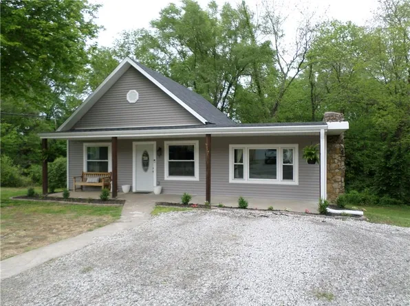 218 S 19th St, Atchison, KS 66002