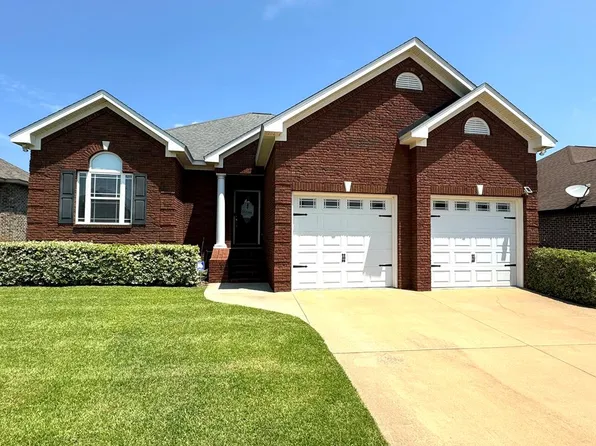 104 Inalaura Ct, Dothan, AL 36301