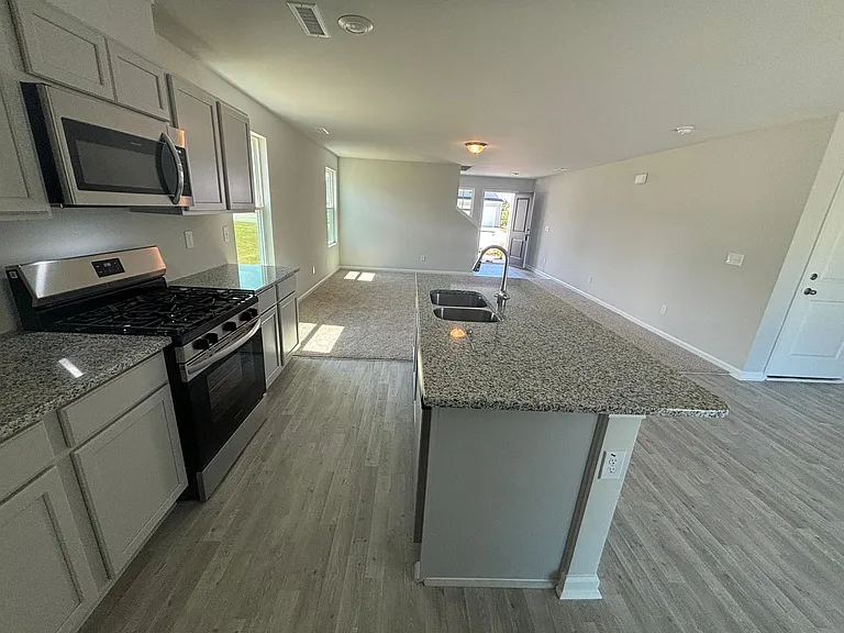 800 Putney Hill Rd — Photo 6