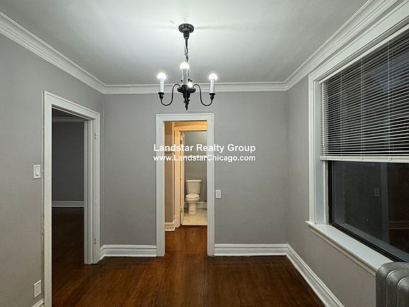 3rd image of 3125 N Hamlin Ave #3G