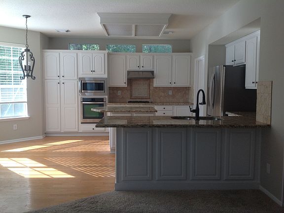 Kitchen and breakfast area