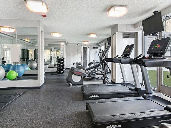 5th image of 730 N Rush St #1504