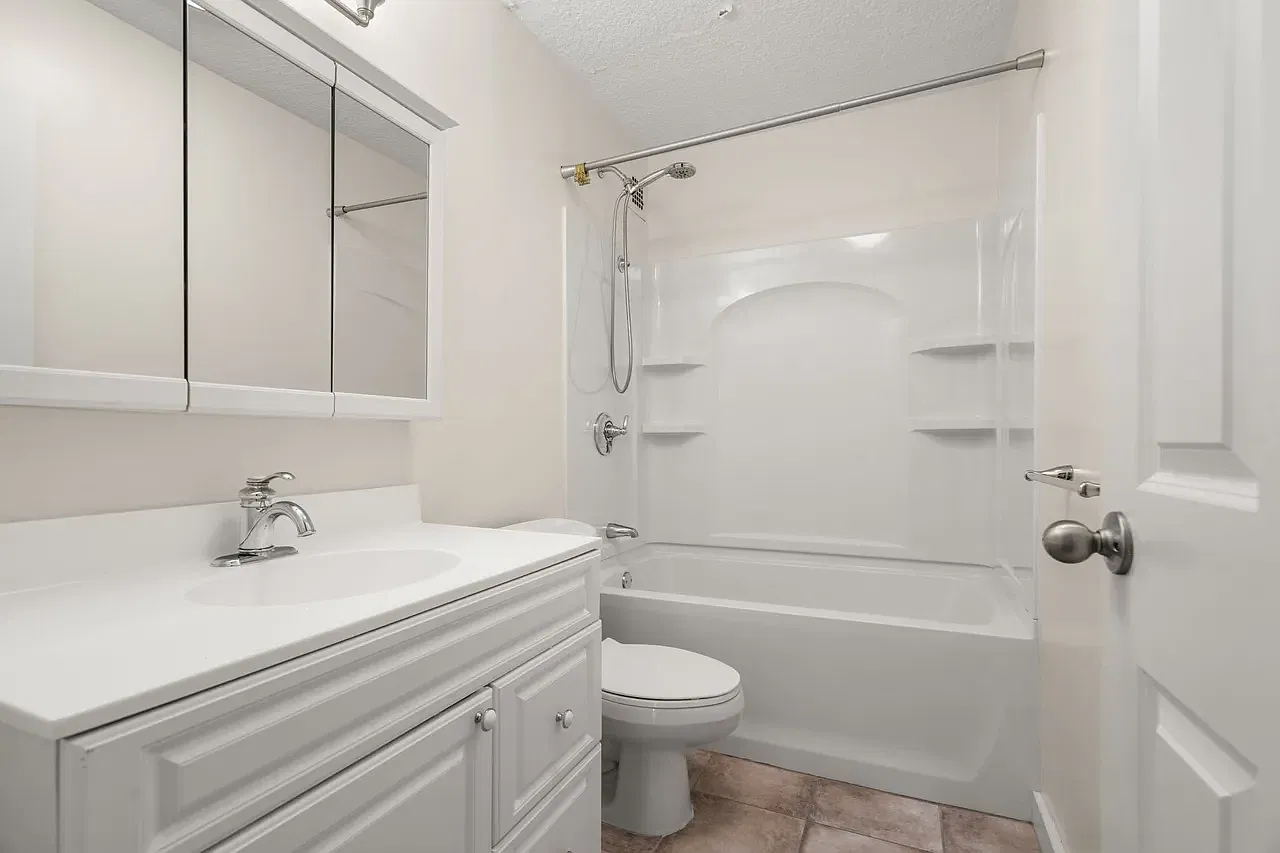 2 bed, 1090 sqft, $3,600 — Photo 4