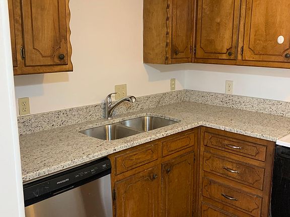 3rd image of 421 Cousins Ln #B