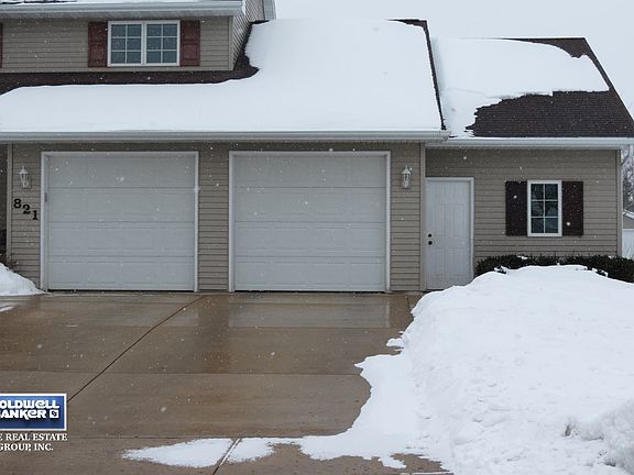 Nice 3.5 car garage!