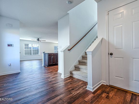 2nd image of 836 Old Towne Loop Dr