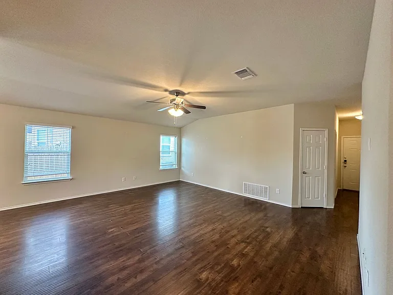3414 Parkmill Dr — Photo 6