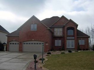 8449 Doubletree Dr S, Winfield, IN 46307