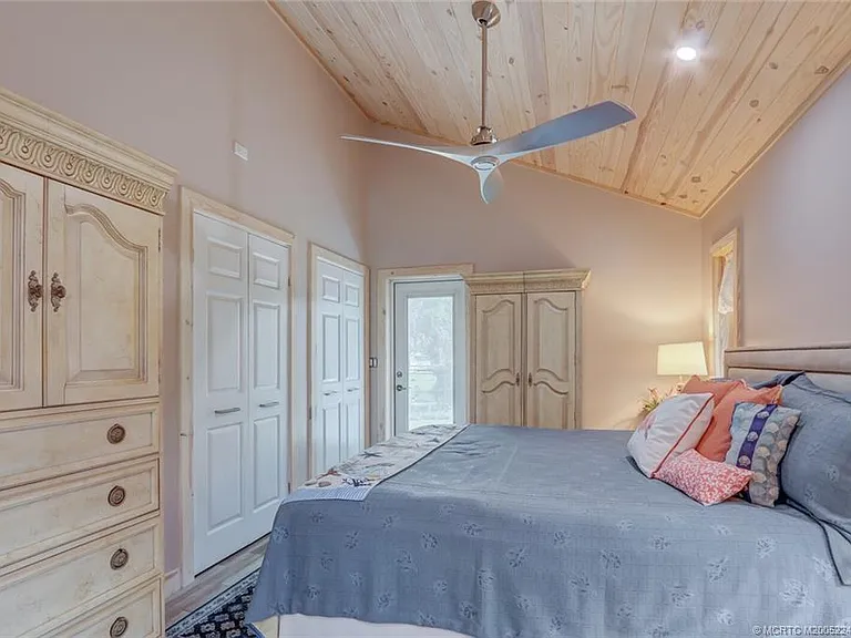 64 NE Acacia Trl — Photo 12