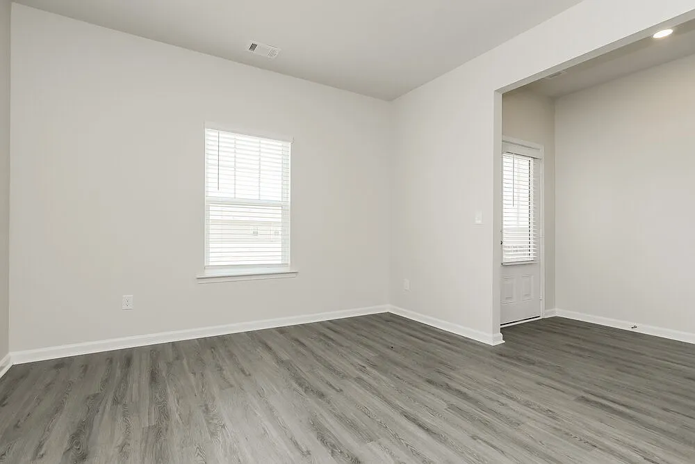 4 bed, 2.5 bath, 2479 sqft, $2,350 — Photo 4