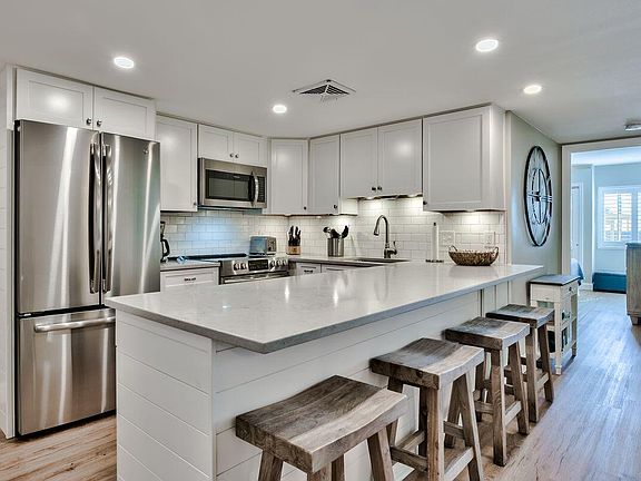 3rd image of 510 Gulf Shore Dr Unit 107