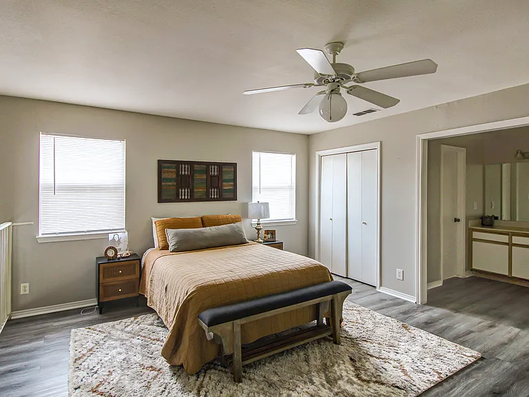 Oak Terrace Apartments — Photo 24