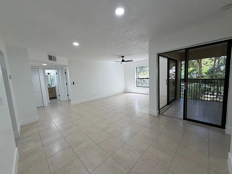 3683 Cocoplum Cir #3683 — Photo 2