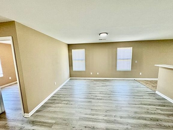 3rd image of 226 Valleyside Dr NE