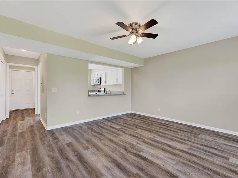 2072 Tynewood Dr — Photo 8