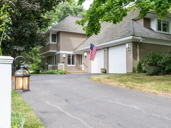 26 Southpoint Ln, Ipswich, MA 01938