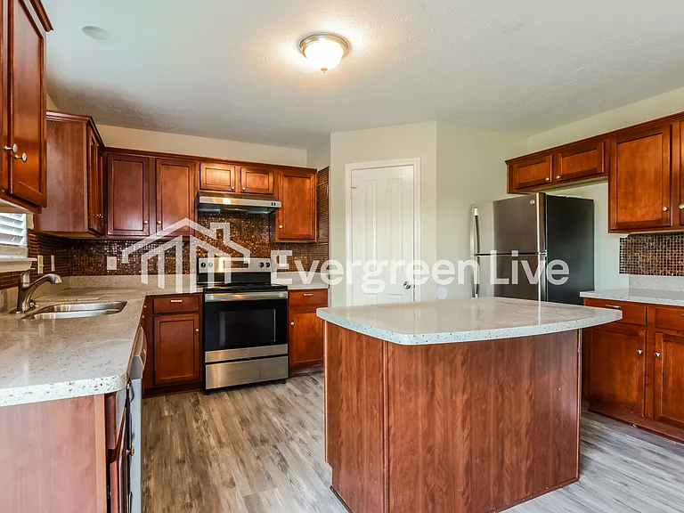 1120 Sedgehill Ln — Photo 6