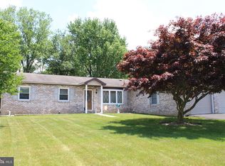 10525 Monta Vista Dr, Waynesboro, PA 17268