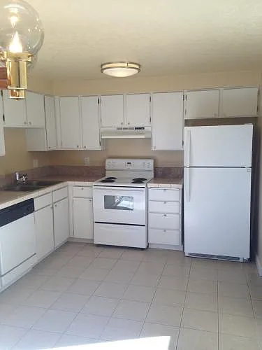665 Brookside Ct — Photo 6