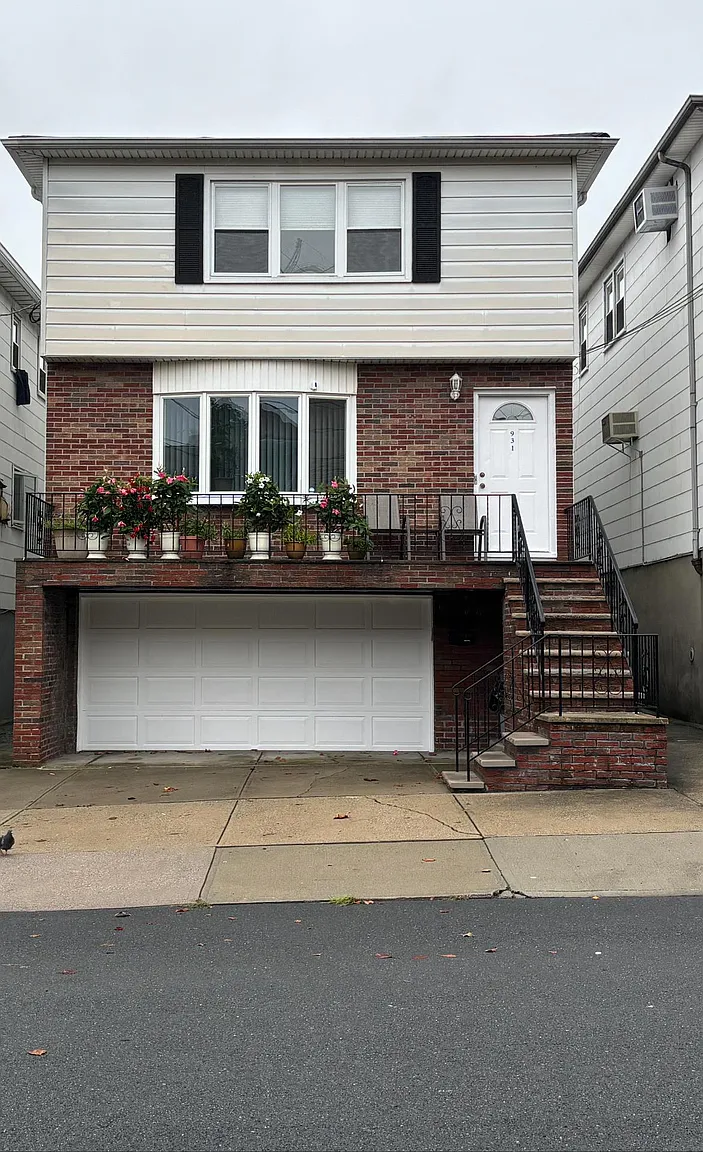 931 Pavonia Ave Floor 2 photo 1