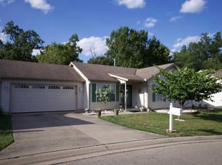 42 W Persimmon Dr, Hamilton, OH 45013