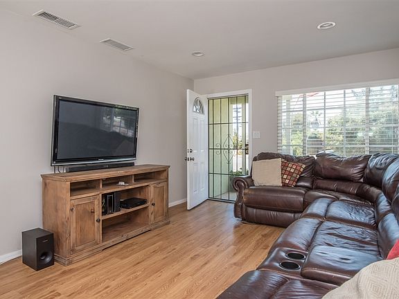 4th image of 3934 Willamette Ave