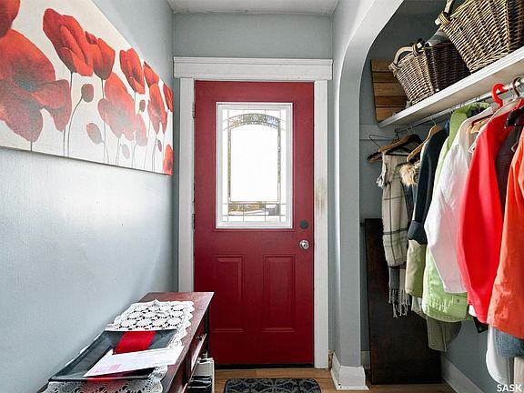 4th image of 416 Willow Street E