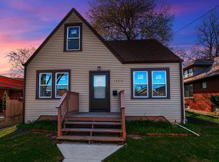 12210 Longwood Dr, Blue Island, IL 60406