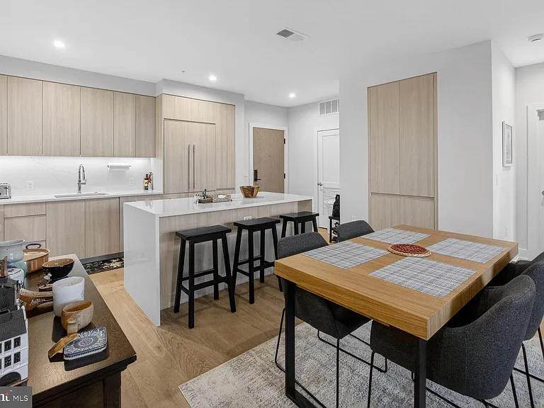737 Swann Ave #310 — Photo 4