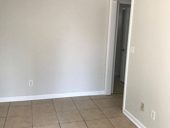 4th image of 8 Lyndell Ct