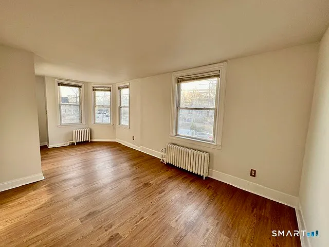 122 Seaside Ave — Photo 3