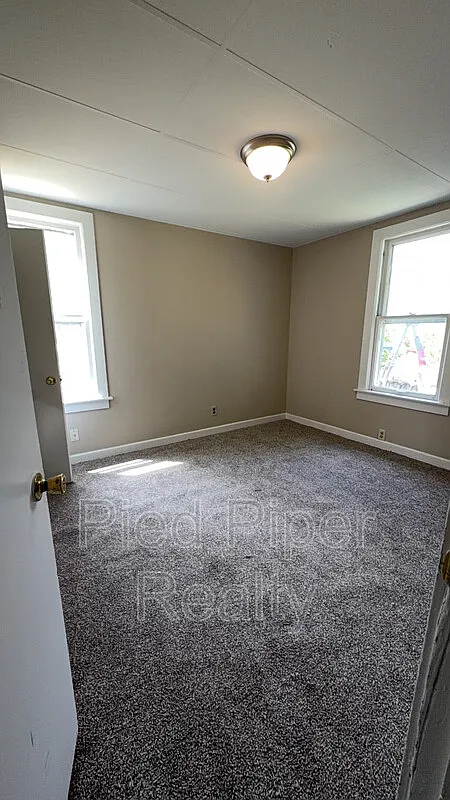 3 bed, 1.0 bath, 1224 sqft, $1,350 — Photo 4