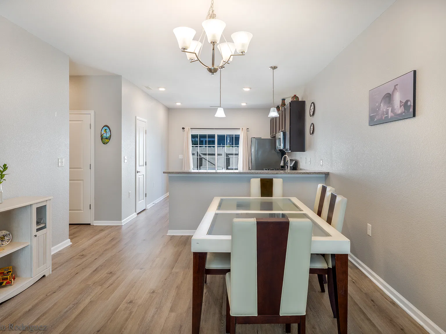 3 bed, 2.5 bath, 1905 sqft, $2,700 — Photo 3