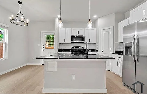3 bed, 1313 sqft, $1,850 — Photo 3