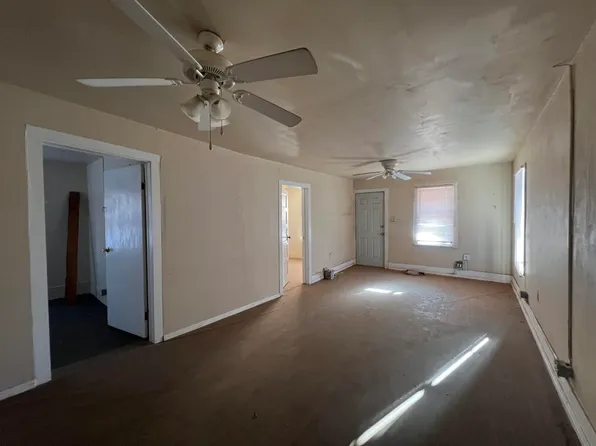 340 W Panhandle St, Slaton, TX 79364