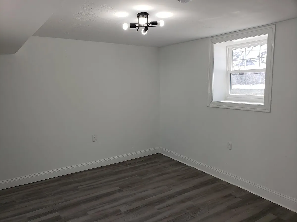 Building Photo - 32 Maple St #1